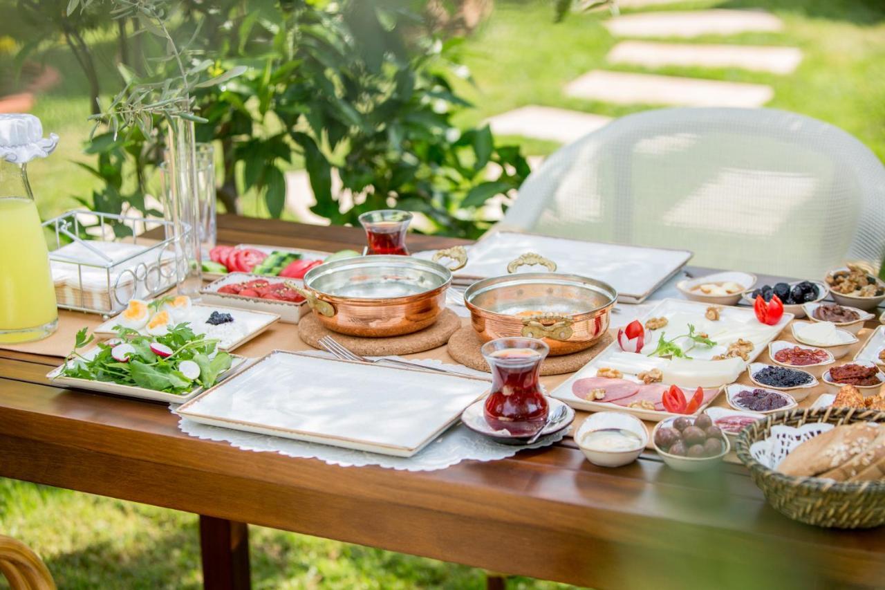 Cunda Oezerbey Konagi (Adults Only) Hotel Аявали Екстериор снимка